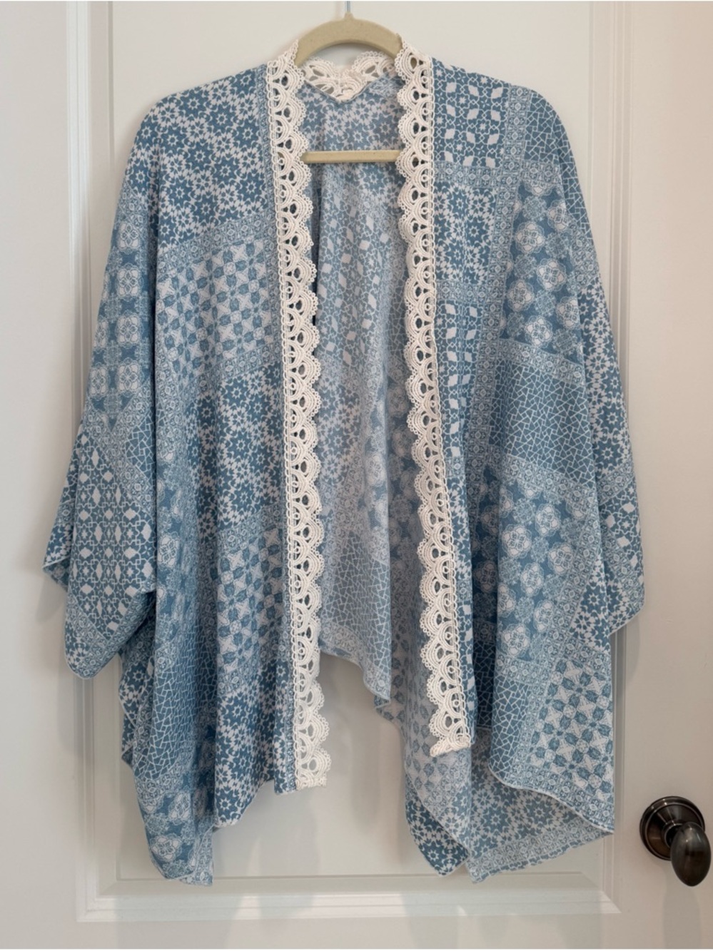 Blue Patchwork Print Kimono with White Lace Trim NWOT